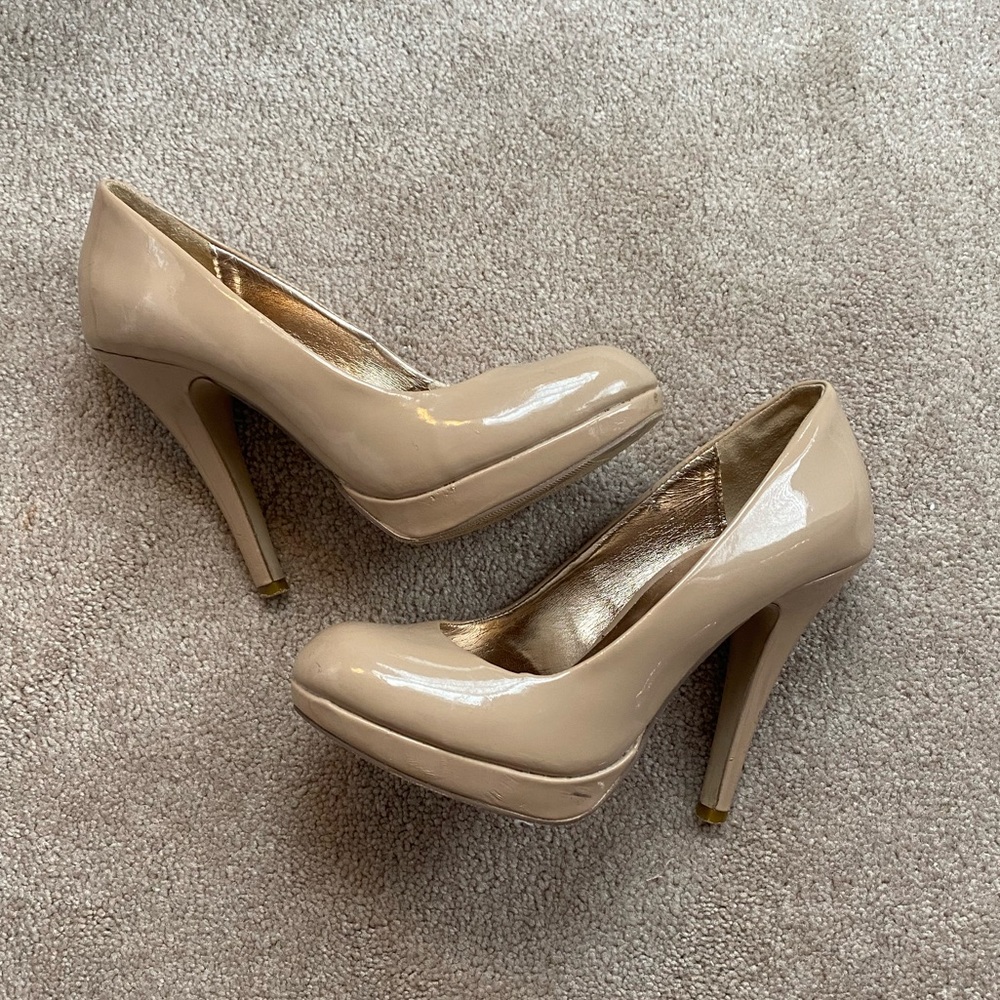 Nude Pumps